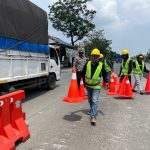 Unit Kamsel Sat Lantas Lakukan Rekayasa Lalin Adanya Perbaikan Jalan Lingkar Luar Tanjungpura.