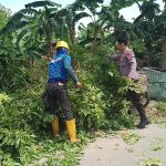 Polsek Tirtajaya Peduli Lingkungan Demi Kenyamanan Dan Keamanan Pengguna Jalan