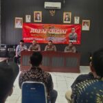 Kapolsek Purwasari Giat Jum'at Curhat Bersama Masyarakat Di Kantor Desa Tamelang