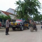 Anggota Polsek Tirtajaya Rutin Gatur Lalu Lintas Di Pertigaan Guhamulya