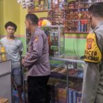 Polsek Cibuaya Operasi Prekat Razia Miras Di Toko-toko Jamu Pasar Cibuaya