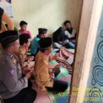 Kapolsek Tirtajaya Bersama Kepala Desa Pisangsambo Ta'ziah Dirumah Duka Warga