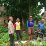 Polisi CAKEP Polsek TIRTAJAYA Sambangi Masyarakat Desa Srikamulyan Pasca Banjir