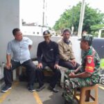 Sinegritas TNI/Polri, Kanit Reskrim Polsek Tirtajaya bersama Babinsa Desa Sabajaya Sambangi warga