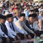 Kapolres Bersama Forkopimda Sholat Ied Berjamaah Di Lapang Karangpawitan Karawang