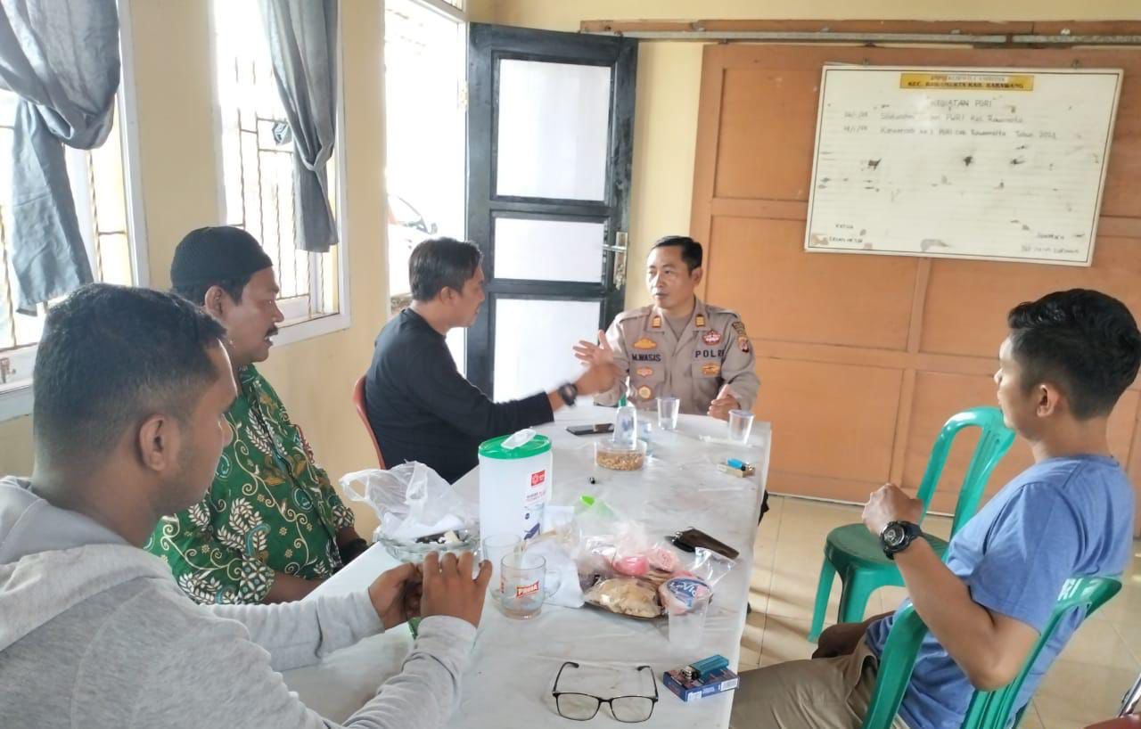 Tatap Muka Bersama Ketua PGRI, Kapolsek Rawamerta Jalin Komunikasi Dengan Pihak Pendidik