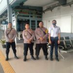 Anggota Pos PAM Jaga Kamtib Di Stasiun Kereta Api Karawang