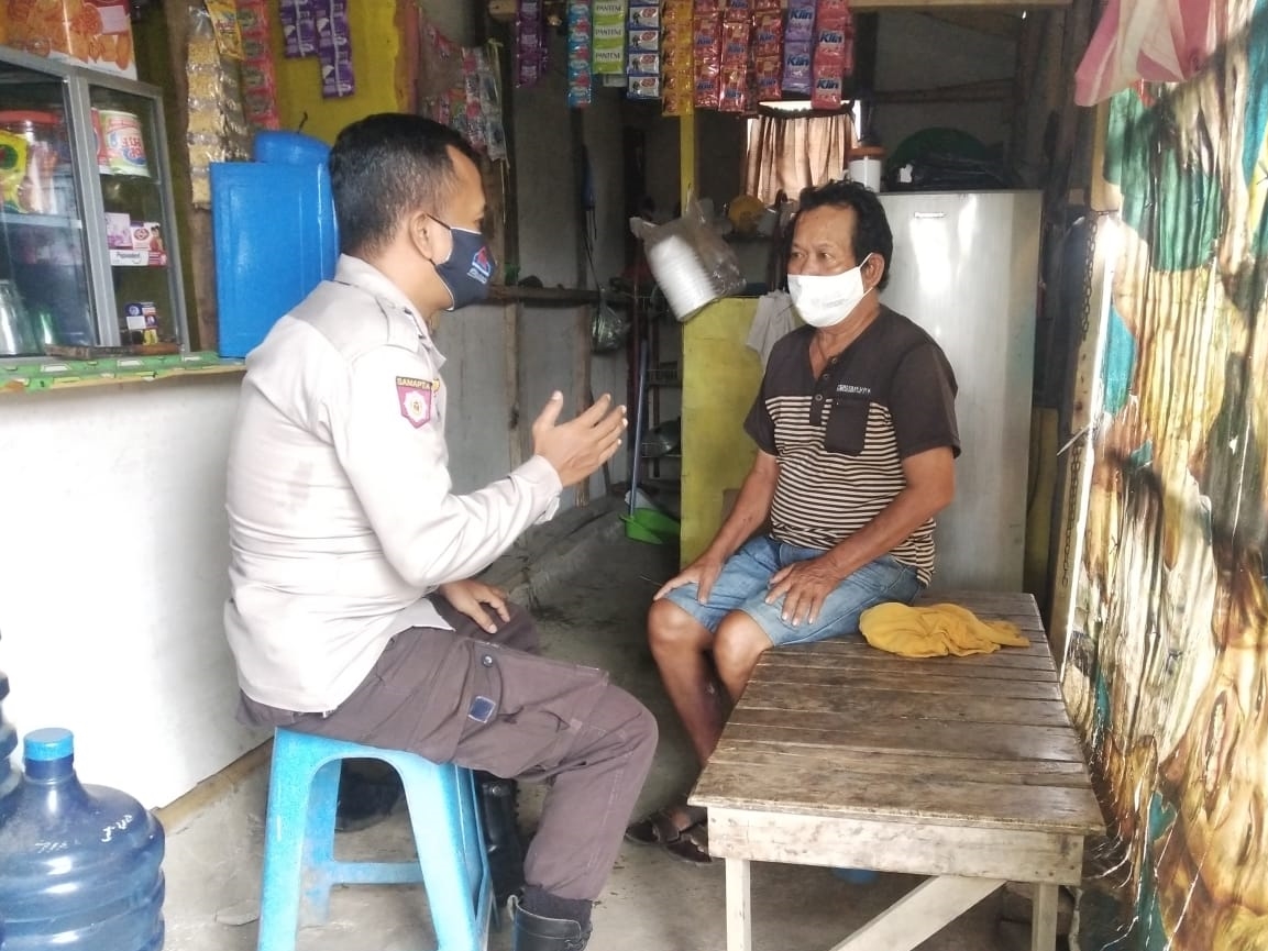 Polisi “CAKEP” Polsek Cibuaya Giat Patroli Humanis Dengan Masyarakat