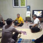 Polisi Tirtajaya Sambangi Warga Masyarakat Desa Srijaya Memberikan Himbauan Kamtibmas