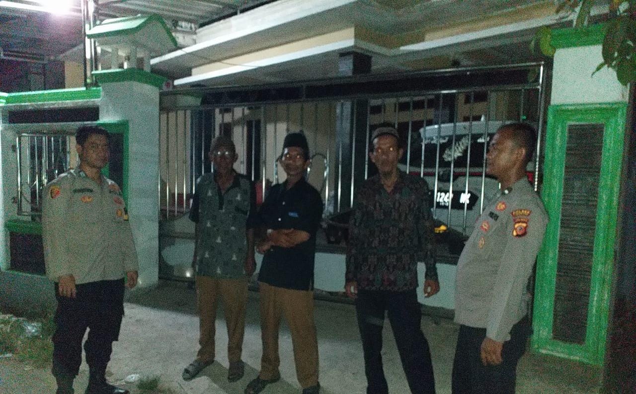 Demi Terciptanya Kamtibmas Diwilayah Hukum Polsek Tirtajaya, Anggota Patroli Polsek Tirtajaya Berpatroli Dipemukiman Penduduk