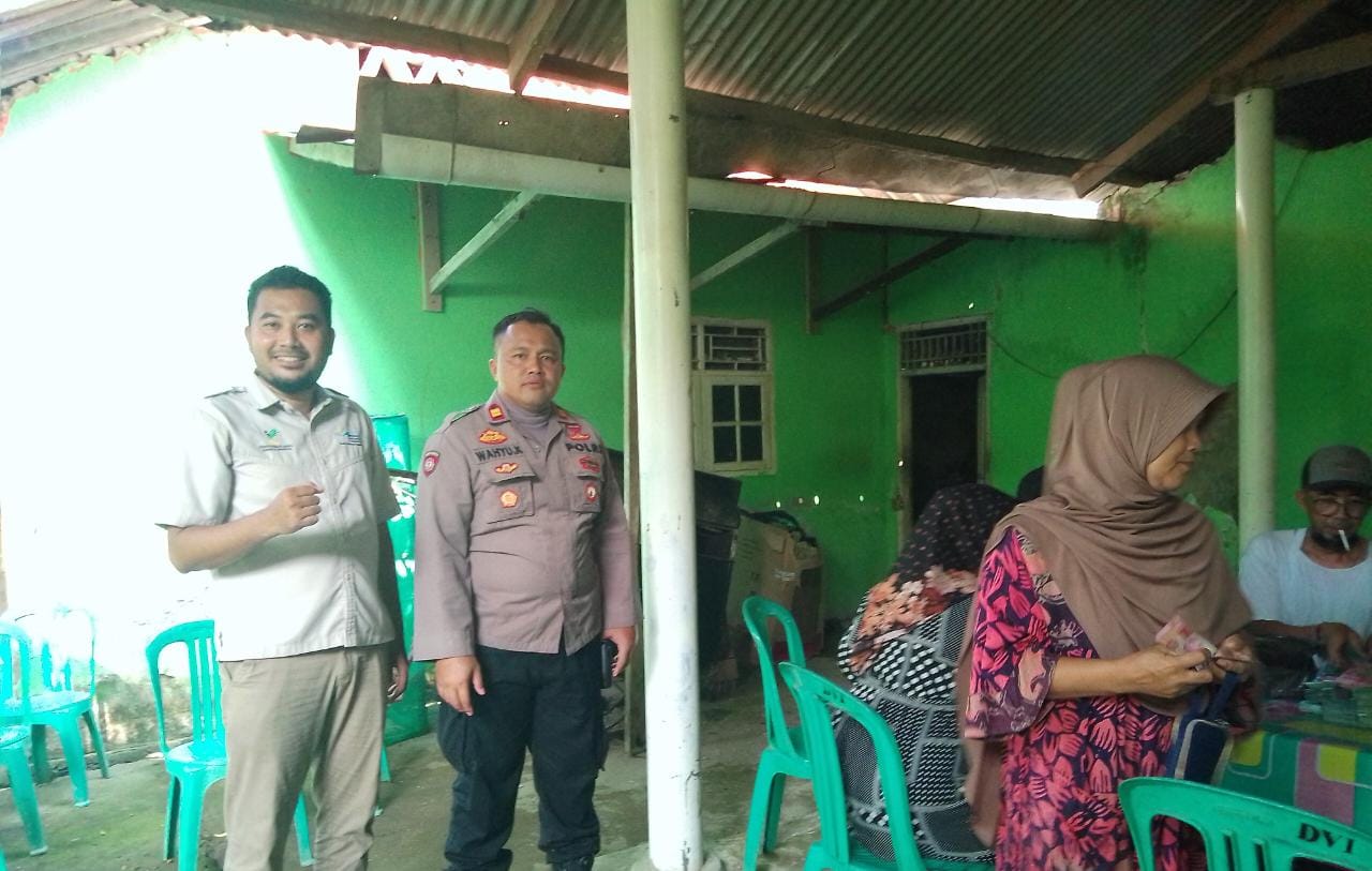 Kapolsek Tirtajaya Monitoring Pengamanan Pembagian Bansos PKH Tahap II