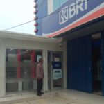 Kanit Sabhara Polsek Tirtajaya kontrol Kemanan Bank BRI Unit Pisangsambo