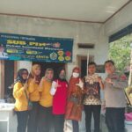 "CAKEP" Aksi Personil Polsek Tirtajaya Bersama Nakes Laksanakan Vaksinasi Polio Anak