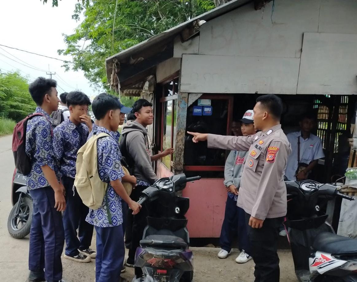 Cegah Tawuran Pelajar, Personil Polsek Tirtajaya Berikan Arahan & Pembinaan Kepada Siswa SMPN 1 TIRTAJAYA