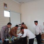 Kapolsek Tirtajaya Rapat Minggon Tingkat Kecamatan Serta Pelantikan PAW DPD Desa Srijaya