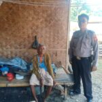 Kanit Binmas Polsek Telagasari Polres Karawang Kunjungi Warga Desa Kalisari Berstatus "Miskin Ekstrim"