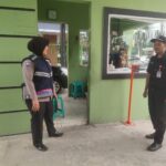 Srikandi Polsek Telukjambe Timur Sambangi Pos Security Perum KGV 1