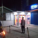 Anggota Patroli Polsek Tirtajaya Kontrol Kemanan Bank BRI Unit Pisangsambo Malam Hari