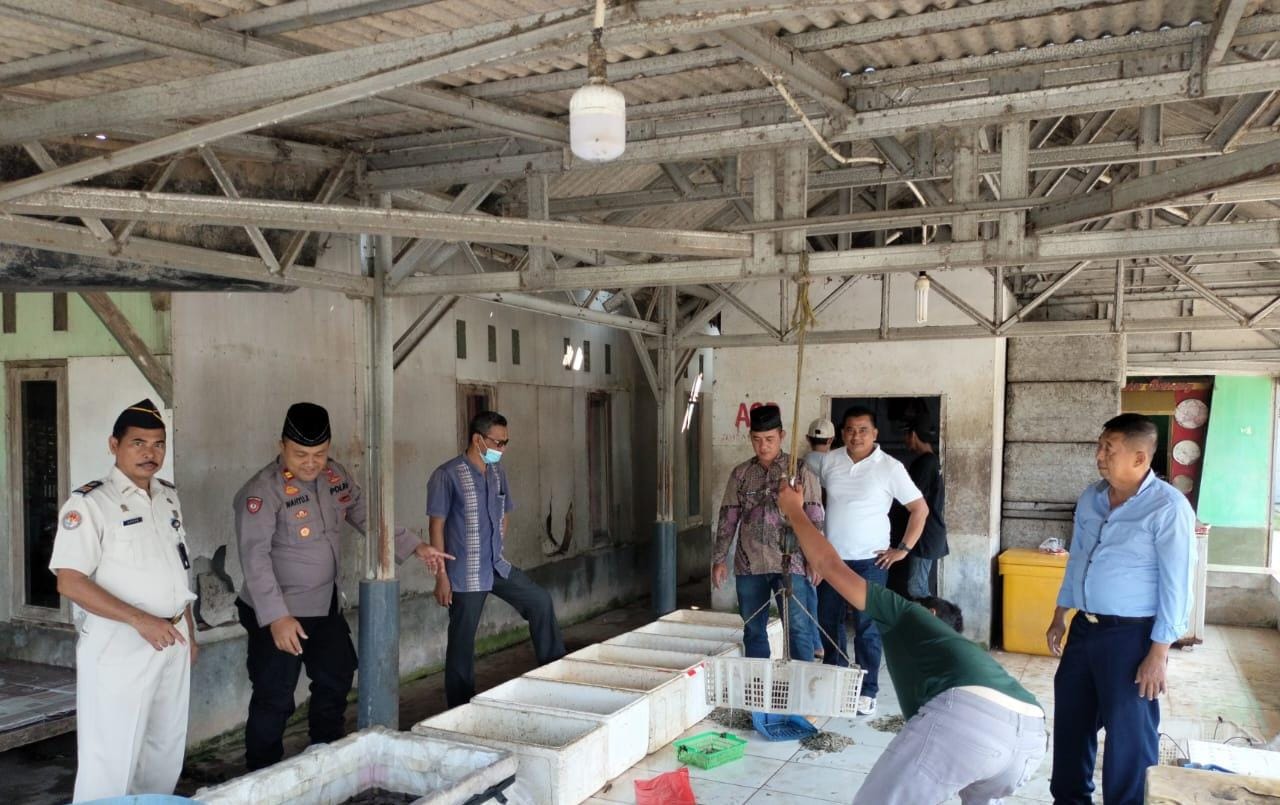 Kapolsek Tirtajaya Bersama Muspika Tirtajaya Gelar Jum’at Curhat Di Desa Tambaksari