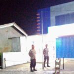 Anggota Patroli Polsek Tirtajaya Kontrol Kemanan Bank BRI Unit Pisangsambo Malam Hari