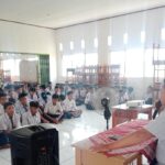 Personil Polsek Tirtajaya Memberikan Arahan Dan Pembinaan Kepada Siswa/Siswi Baru Sman 1 Tirtajaya