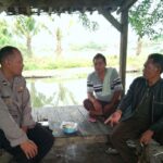 Polisi Tirtajaya Mensosialisasikan Bahaya TPPO Kepada Masyarakat Melalui Kegiatan Sambangnya