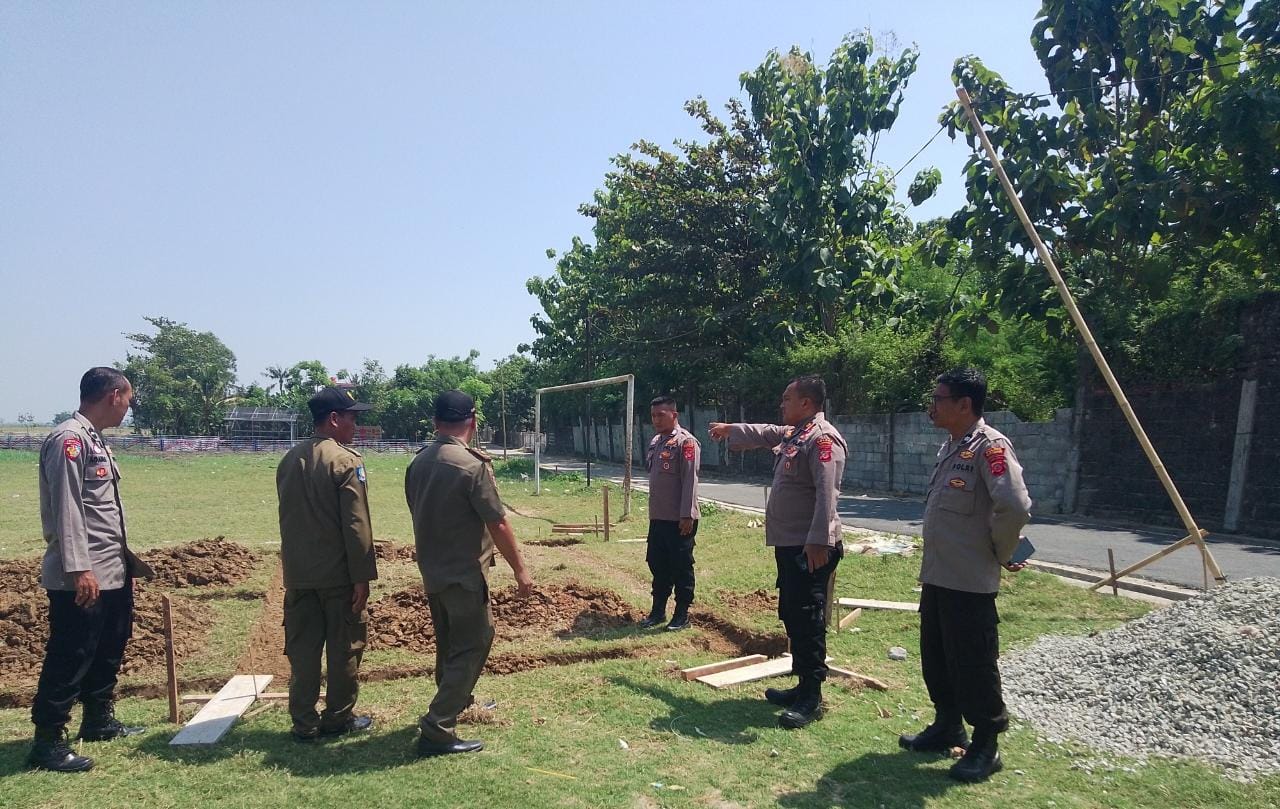 Kapolsek Tirtajaya Bersama Anggota Melaksanakan Pengamanan Dan Monitoring Program Peningkatan Peranan Wanita Menuju Keluarga Sehat Sejahtera (P2WKSS)