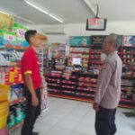 Polisi Ciptakan Keamanan Dan Kenyamanan Lingkungan Minimarket Wilayah Hukum Polsek Tirtajaya.