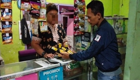 Dalam Rangka Ops Pekat Lodaya 2023, Polsek Jatisari Gerebek Toko/Kios Yang Menjual Miras